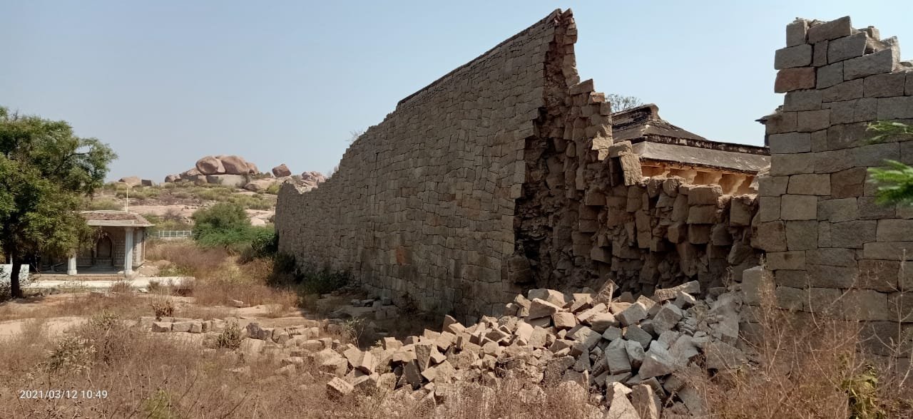 Hampi Memorial Fortress Wall collapse vijayaprabha news
