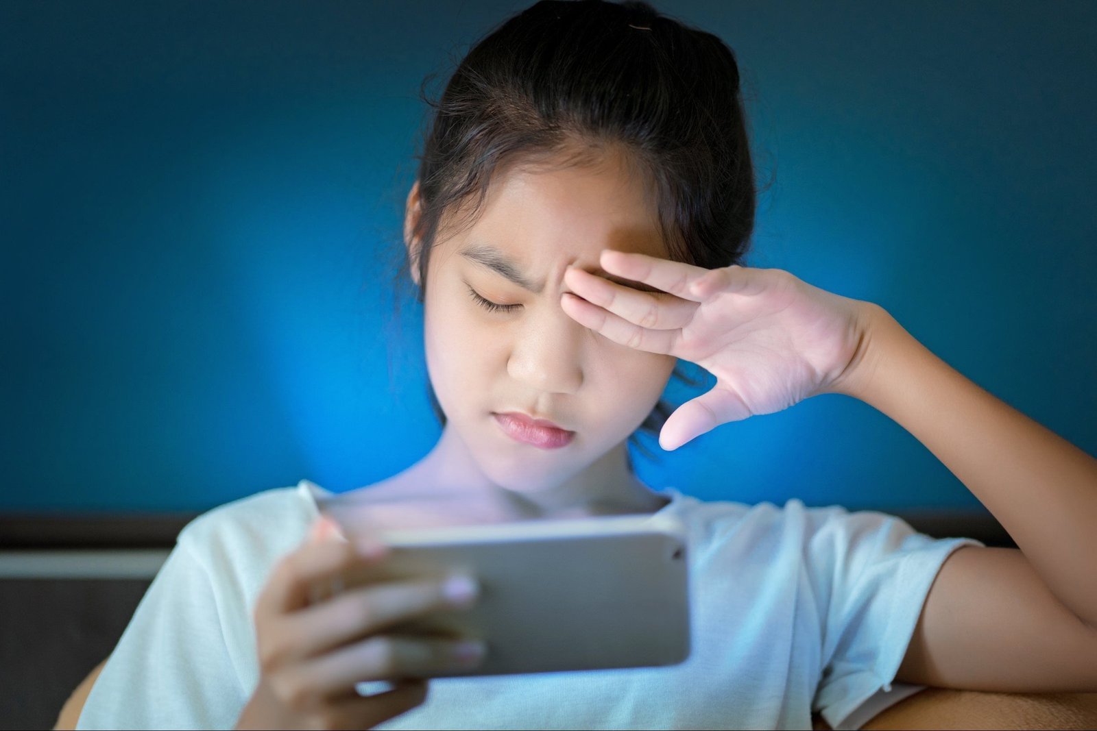 Vision impairment, myopia disease detected in children due to mobile phone use